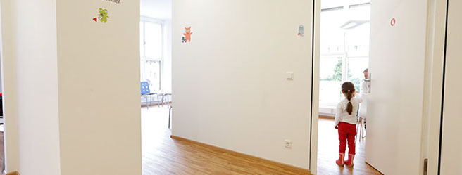 Dr. Grimberg in der Kinderarztpraxis Pasing
