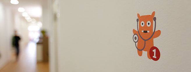 Dr. Grimberg in der Kinderarztpraxis Pasing