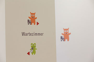 Dr. Grimberg in der Kinderarztpraxis Pasing