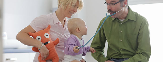 Dr. Grimberg in der Kinderarztpraxis Pasing