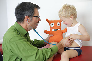 Dr. Grimberg in der Kinderarztpraxis Pasing